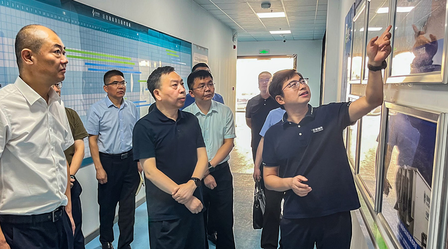 江苏省镇江市新区管委会领导莅临龙8国际储能江苏工厂调研指导