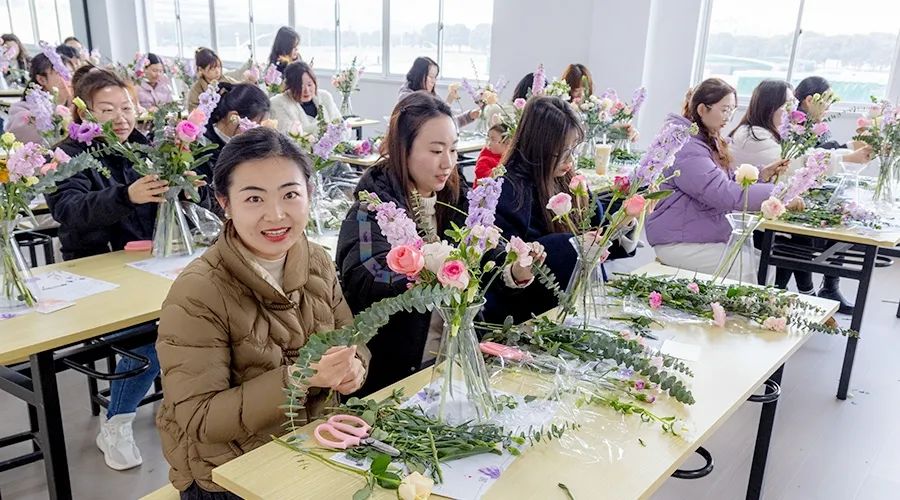 花开十里，美丽如你 | 龙8国际储能举办三八妇女节艺术DIY活动