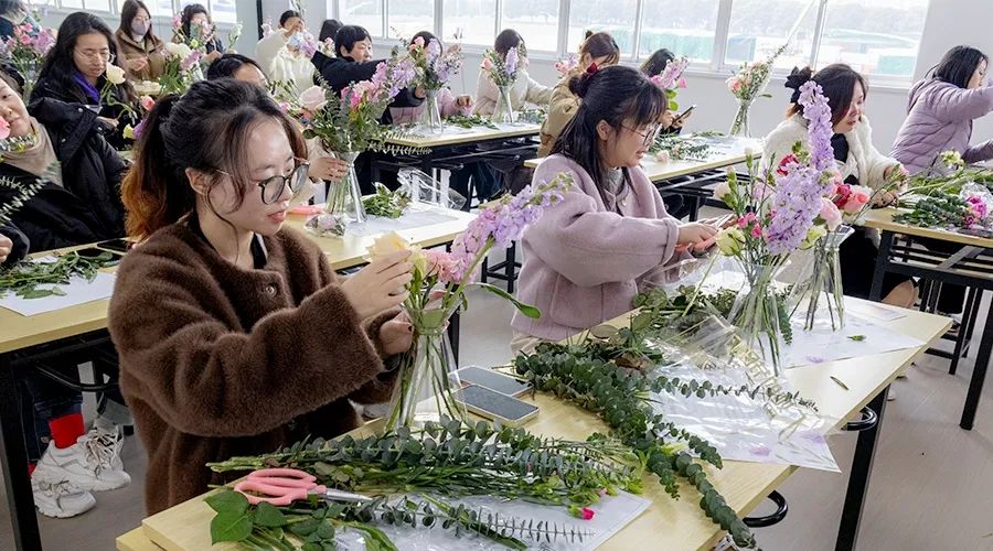 花开十里，美丽如你 | 龙8国际储能举办三八妇女节艺术DIY活动